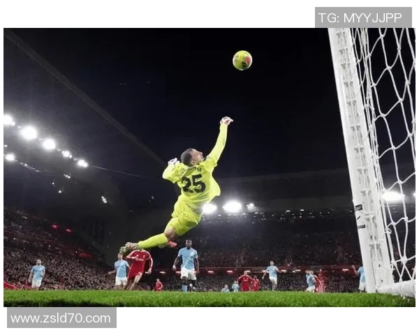 够拼!多纳鲁马用面部挡住对手的近距离射门,右脸呈现显着印记